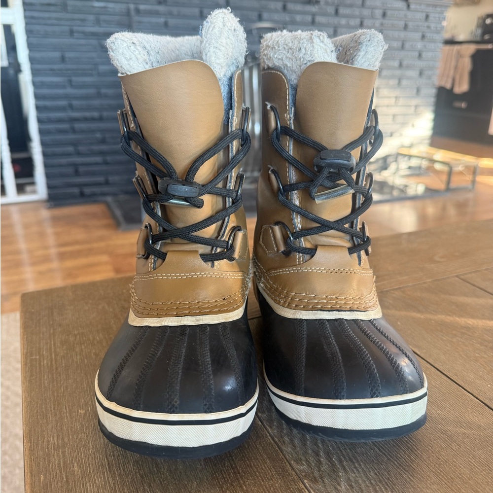 Sorel Kids Boots in Black and Brown used for one season
